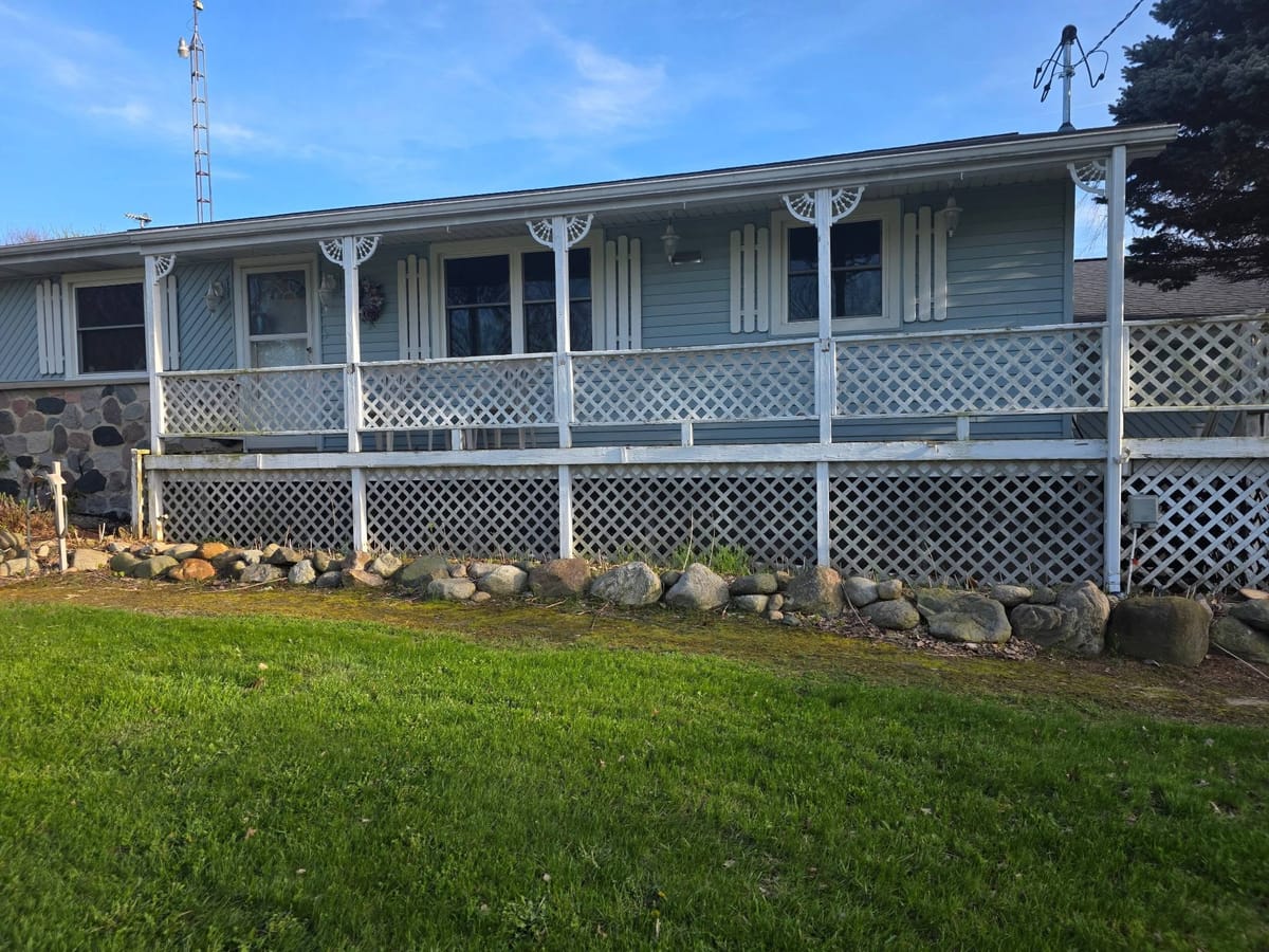 Front Porch & Railing Rebuild — before