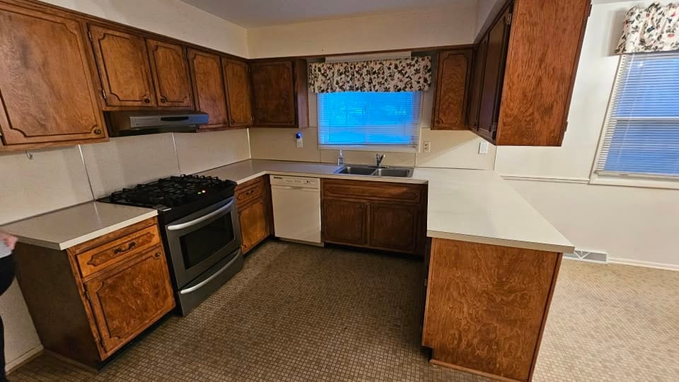 Maple Kitchen — Range Wall — before